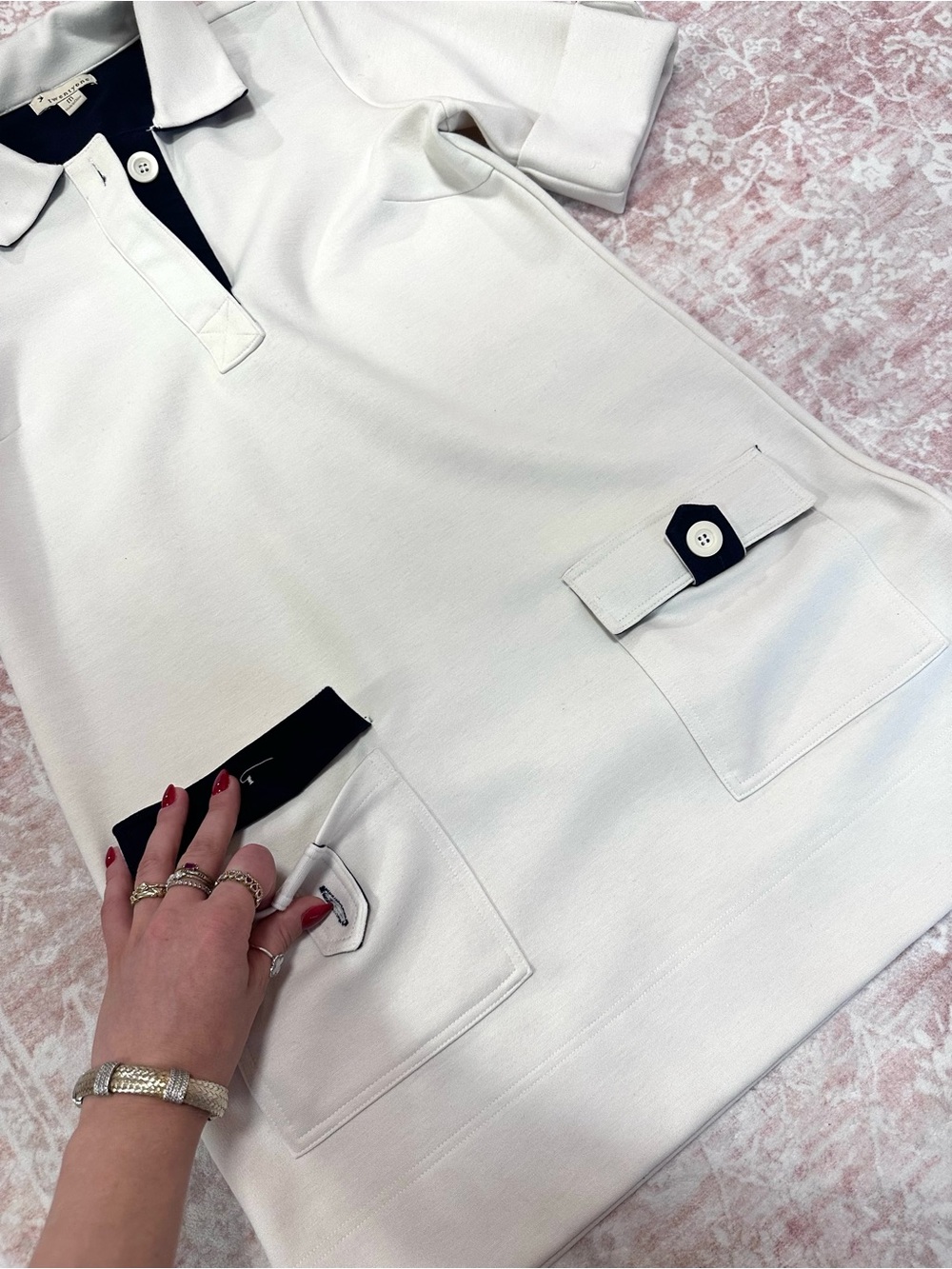 Contrast 🤍 White & Navy Collared Dress - Picture 4 of 9
